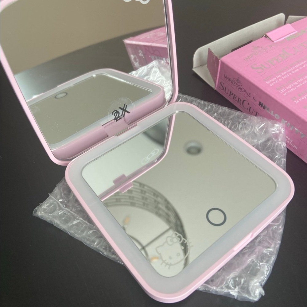 PINK Impressions Hello Kitty Super Cute Compact Mirror 2x Magnification Sanrio - Picture 6 of 7